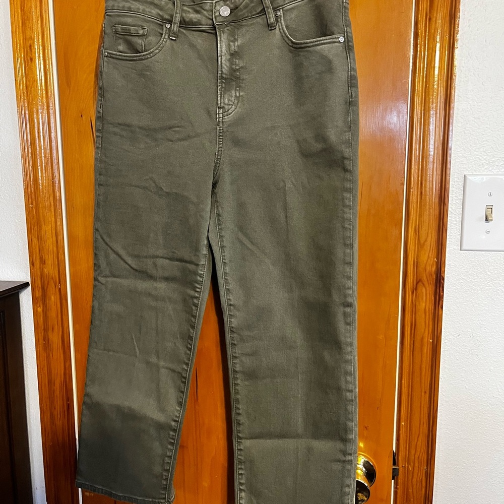 Chico's High Rise Crop Pants in Olive